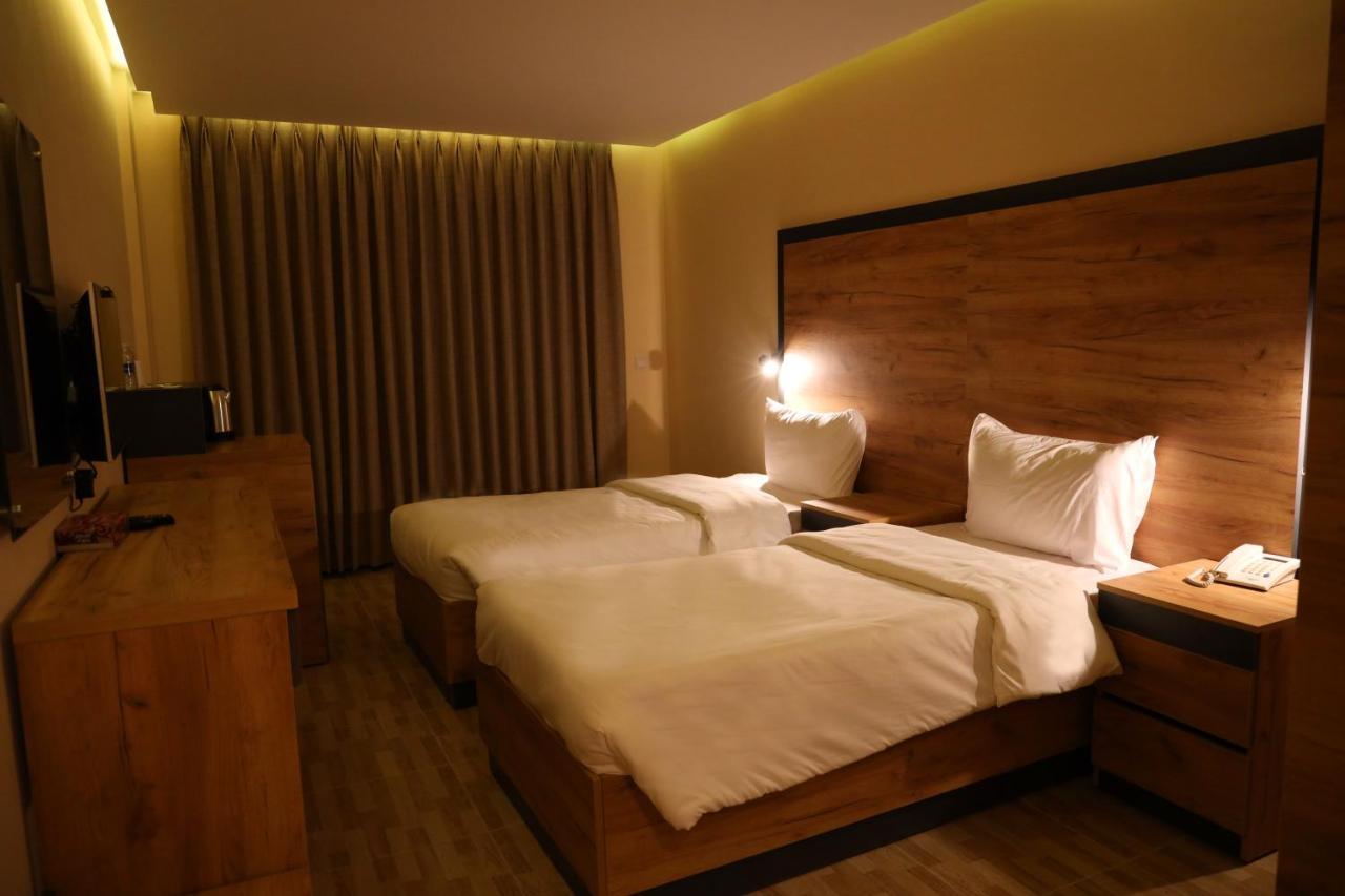 The Palm Hotel Акаба Экстерьер фото
